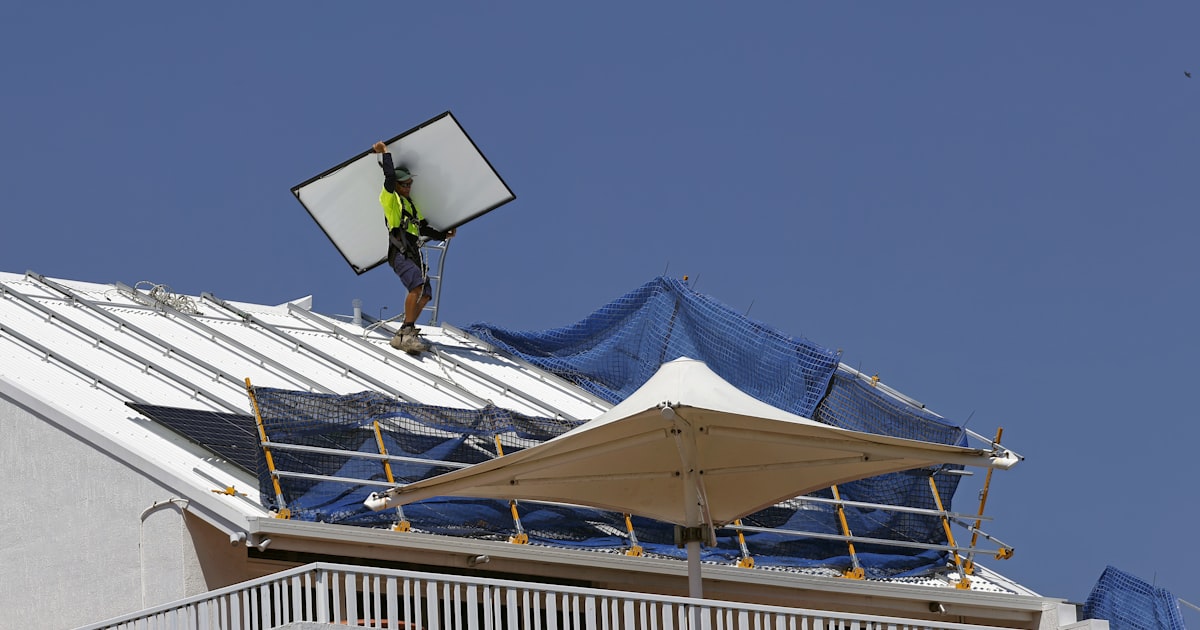 Logo RGE et certifications QualiPV Qualibat Qualifelec pour les installateurs de panneaux solaires