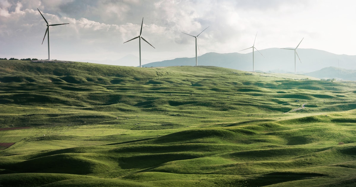 Production de panneaux solaires par temps nuageux et couvert